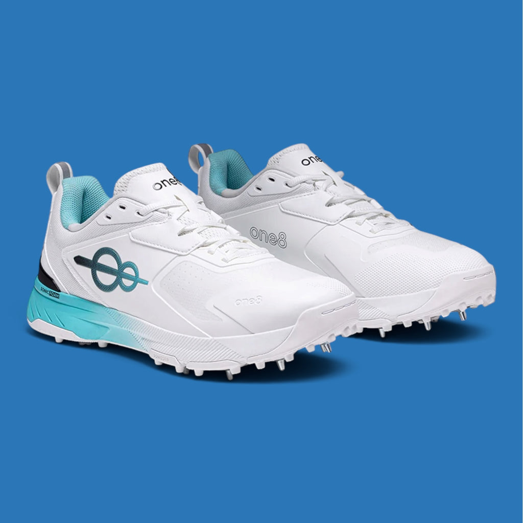 One8 Cover Drive 18 Pro Cricket Spikes